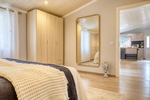 2 chambres, fer et planche à repasser, lit parapluie, Wi-Fi gratuit