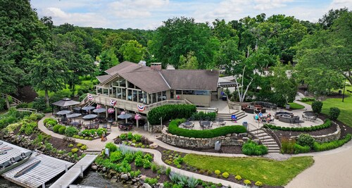 Abbey Springs Escape Condo |Pet Friendly |Wrap-Around Deck |Secluded |Golf Cart Included* | Pool