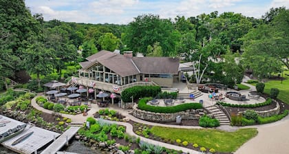 Abbey Springs Escape Condo |Pet Friendly |Wrap-Around Deck |Secluded |Golf Cart Included* | Pool