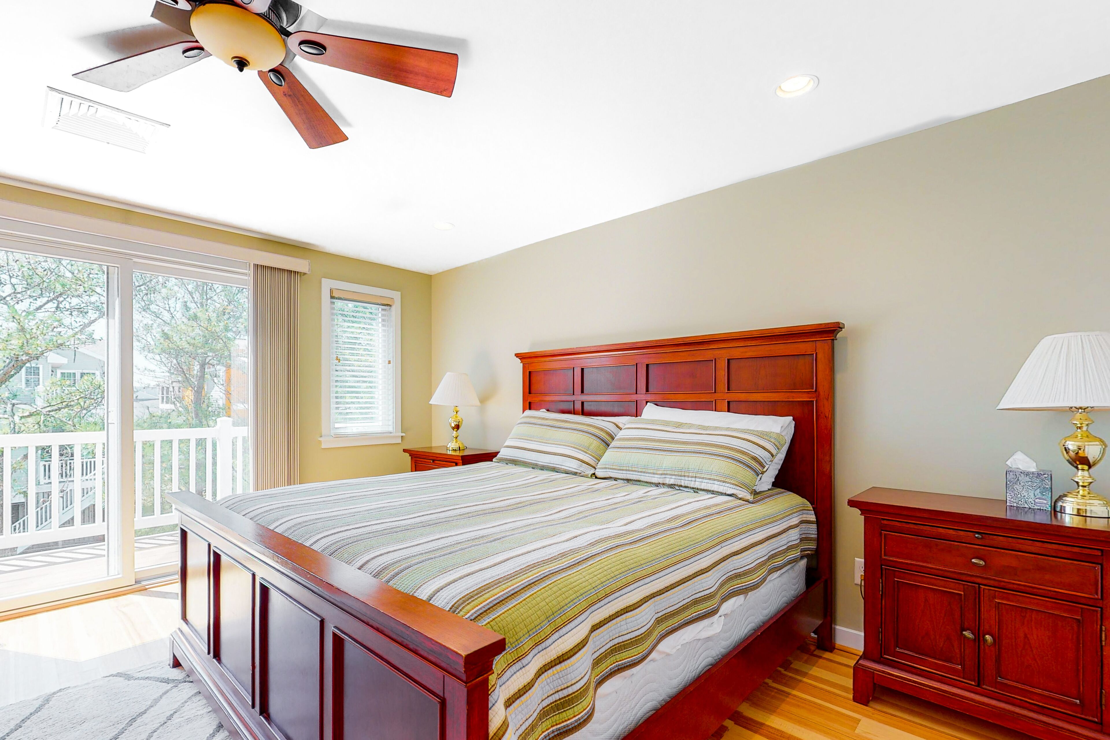 Downtown Bethany Beach house w/ free WiFi, gas grill and outside shower