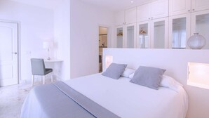 A modern bedroom with a large bed, a desk, and a chair. - Royal Villa 2 people Alegria (La Oliva)