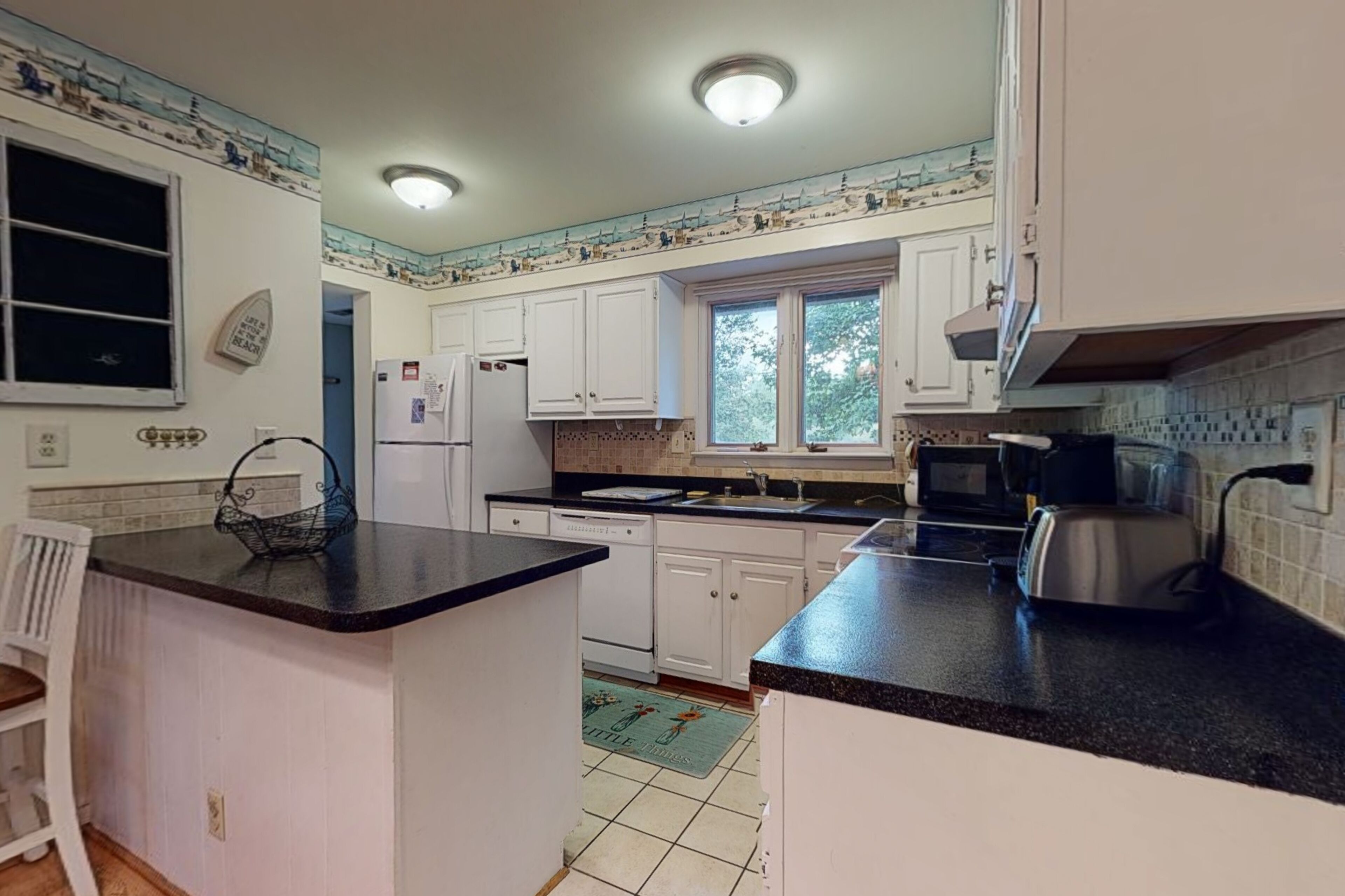 2nd-floor Sea Colony Tennis condo with pool & gym