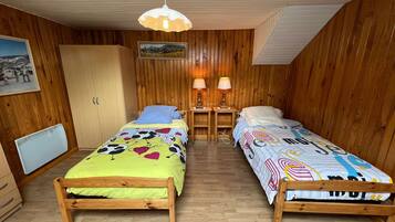 3 bedrooms, free WiFi, bed sheets