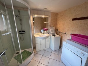 Towels - Spacious Split-Level Cottage with Terrace near Saint-Dié - Sleeps 5 (Taintrux)