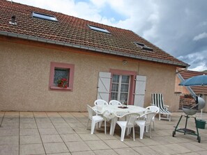 Outdoor dining - Spacious Split-Level Cottage with Terrace near Saint-Dié - Sleeps 5 (Taintrux)