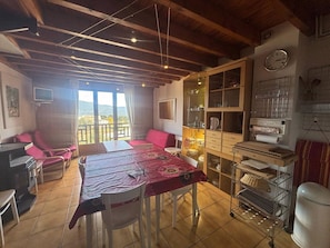 TV - Charming mountain duplex with private parking (Les Angles)