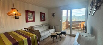 2-Bedroom Cabin Apartment with Parking, Lake View