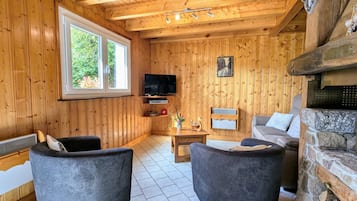 Televisie en een open haard