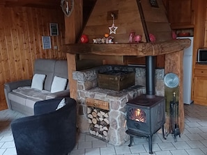 TV, fireplace - Cozy Mountain Home, Near Skiing, Hiking, and Christmas Markets (Anould)