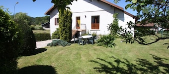 Charming Mountain View Cottage Near Gérardmer: Spacious, Cozy, Garden, Parking, Ideal for Hikes