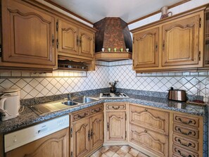 Réfrigérateur, micro-ondes, lave-vaisselle