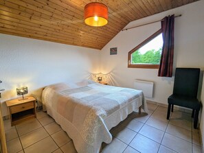 3 bedrooms, free WiFi - Cozy Chalet Near Lakes, Skiing & Alsace Getaway - 3BR, Fireplace, WiFi, Baby-friendly Amenities (Plainfaing)