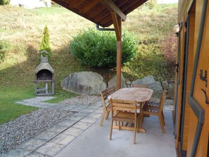 Outdoor dining - Cozy Chalet Near Lakes, Skiing & Alsace Getaway - 3BR, Fireplace, WiFi, Baby-friendly Amenities (Plainfaing)