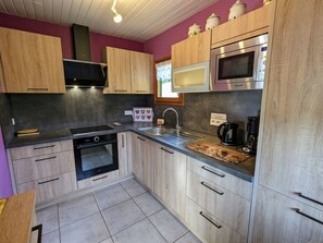 Réfrigérateur, four à micro-ondes, lave-vaisselle