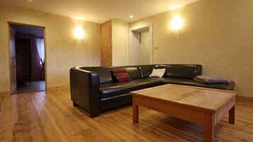 Télévision à écran plat, cheminée