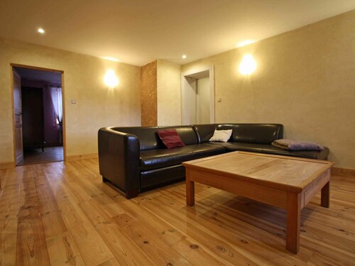 Charming Mountain Getaway with Fireplace, Near Gérardmer – Sleeps 10, Pet Friendly