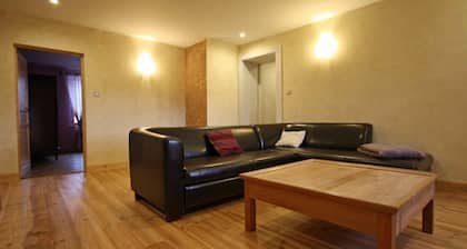 Charming Mountain Getaway with Fireplace, Near Gérardmer – Sleeps 10, Pet Friendly