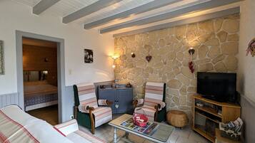 3 bedrooms, travel crib