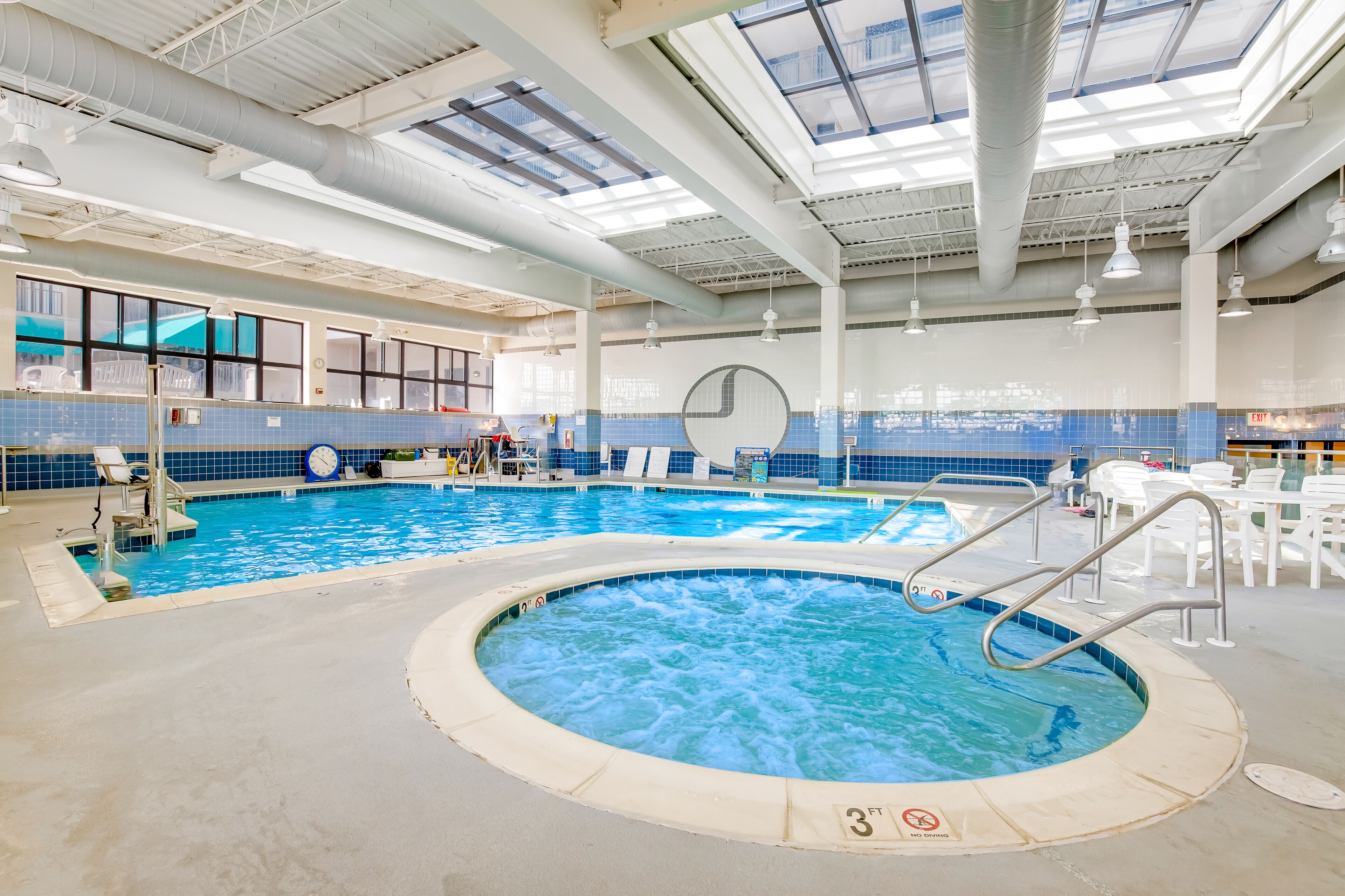 Inomhuspool och uppvärmd pool