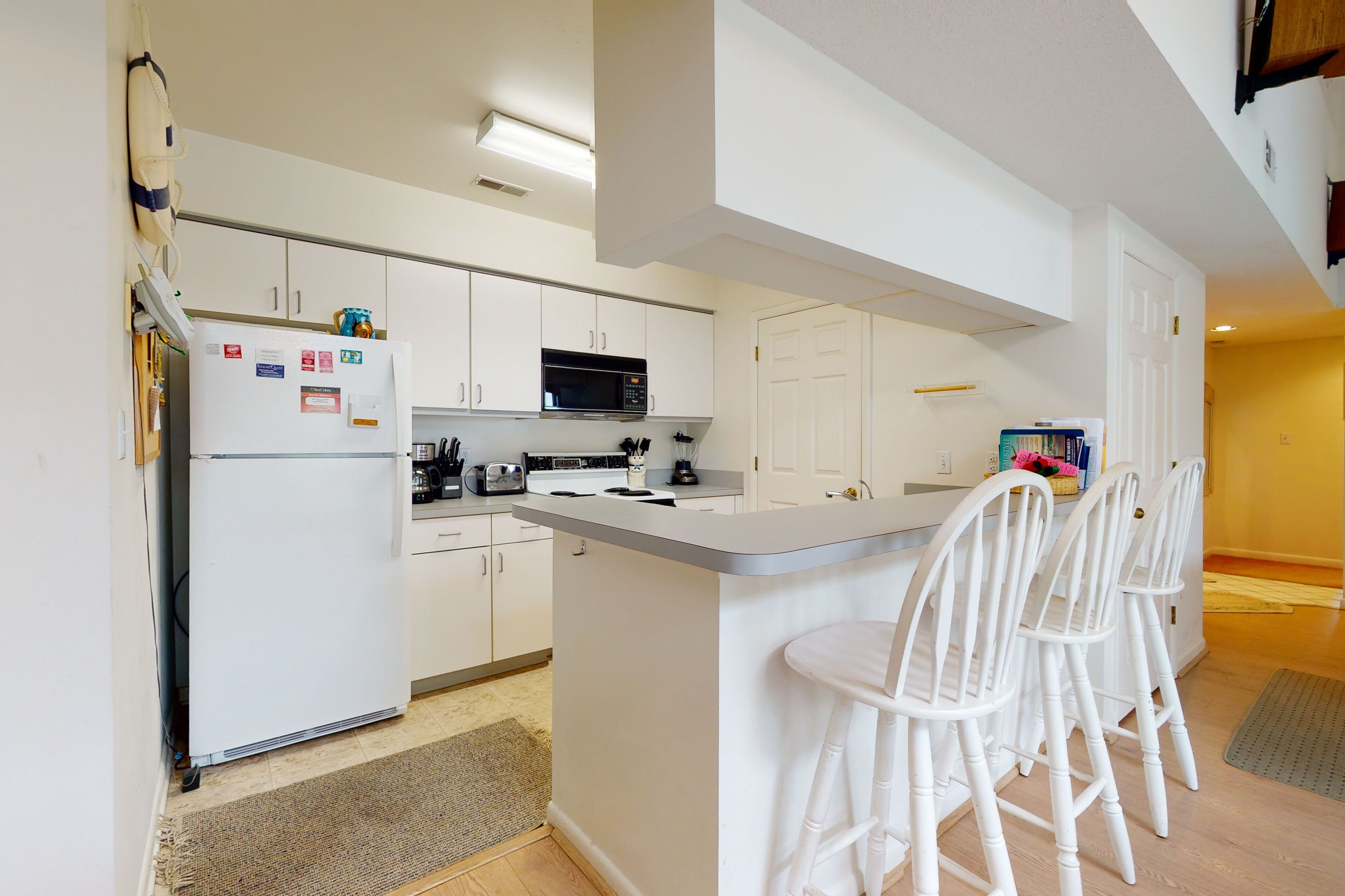 Sea Colony Tennis 2nd-floor condo with pool, & gym