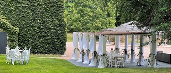 Stunning private castle with heated pool sleeps 20