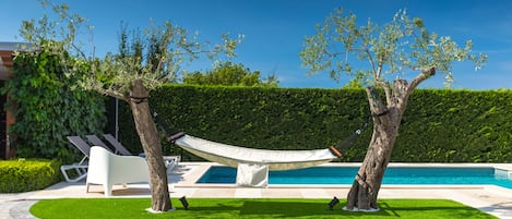 Piscina a l'aire lliure i piscina climatitzada