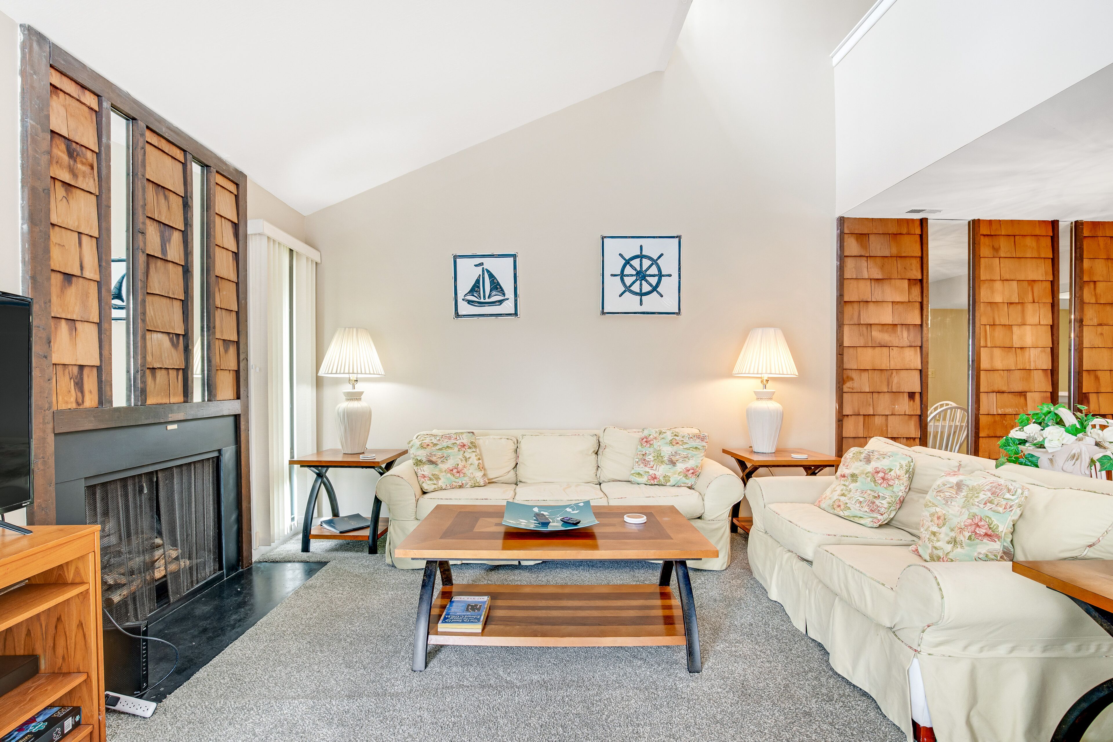 Sea Colony Tennis 1st-floor condo with gym, pool, & basketball court