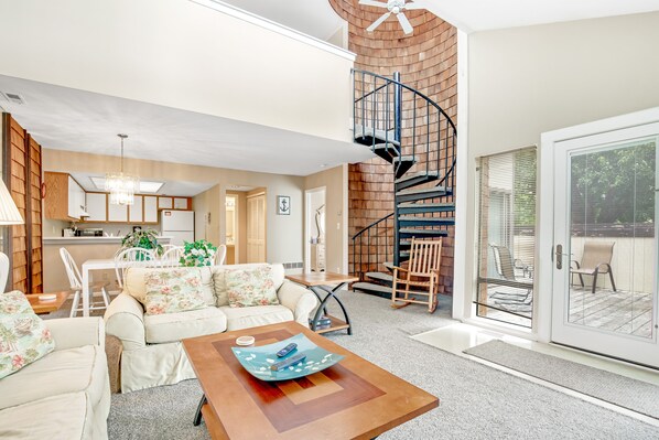 TV, DVD player - Sea Colony Tennis 1st-floor condo with gym, pool, & basketball court (Bethany Beach)