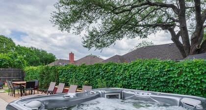 Newly Remodeled, Private Pool & Hot Tub, Xbox, Ping Pong, Foosball, Fully-equipped Kitchen