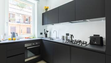 Deluxe-Apartment | Eigene Küche | Großer Kühlschrank, Mikrowelle, Ofen, Herdplatte