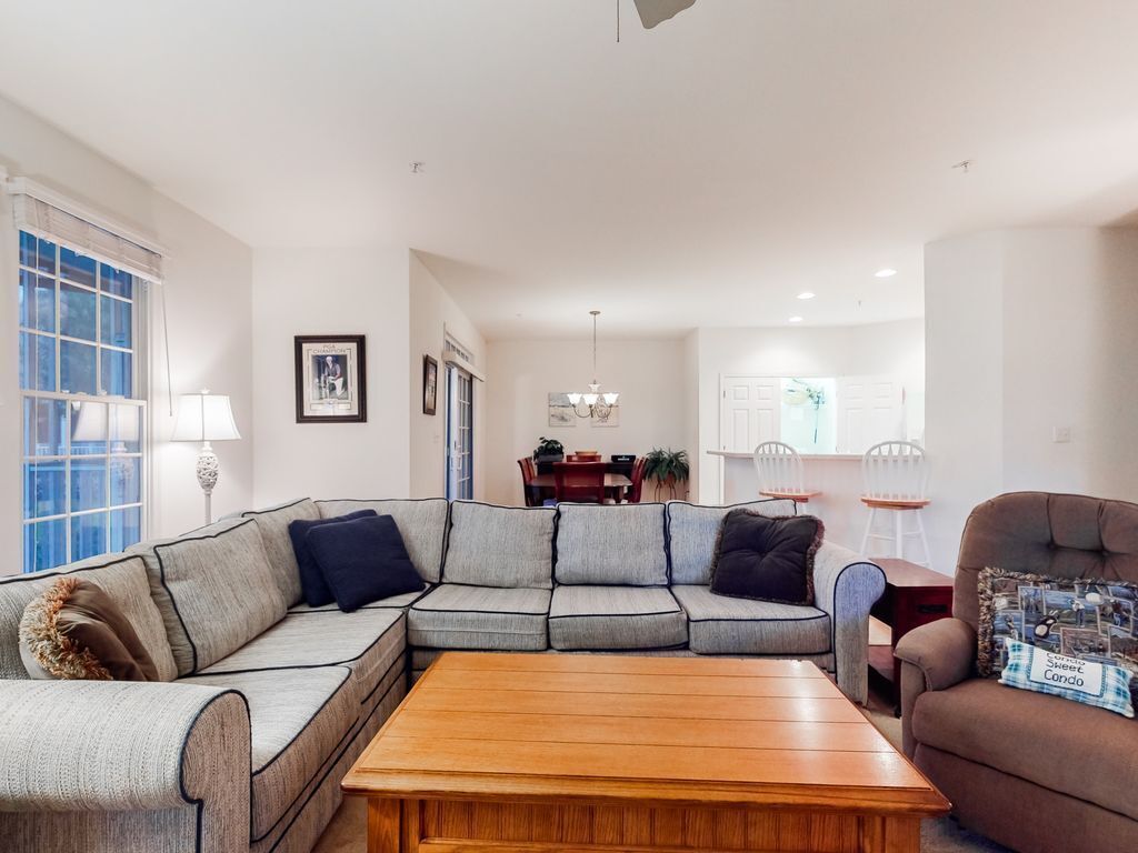 Bear Trap Dunes 1st floor condo w/ shared sauna, golf on-site, and tennis court