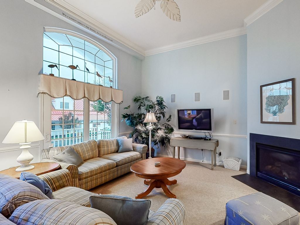 Bayside Bethany Lakes townhouse w/ fireplace, pools, basketball court, free WiFi