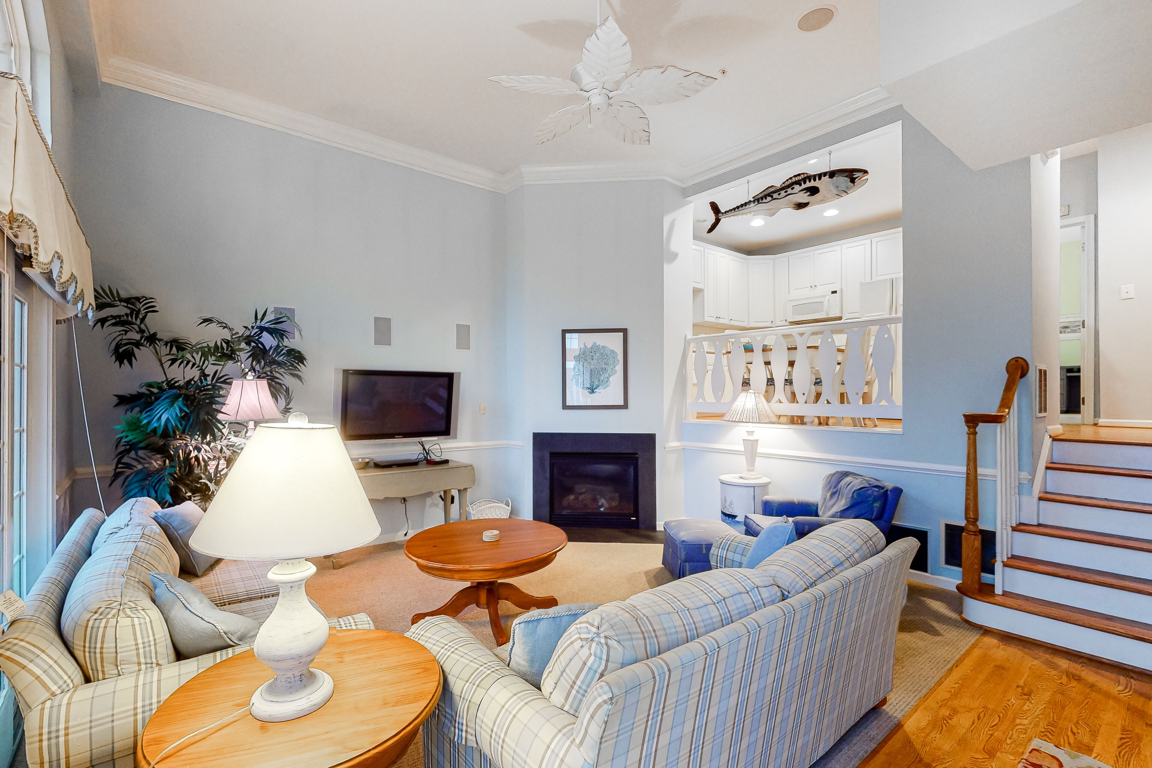 Bayside Bethany Lakes townhouse w/ fireplace, pools, basketball court, free WiFi