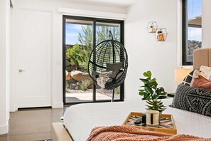 3 Schlafzimmer, Schreibtisch, Bügeleisen/Bügelbrett, Reisekinderbett