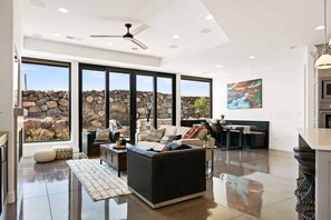 Smart TV, fireplace, video games, Netflix - Enchanting Encanto #1 GORGEOUS LUXURY HOME! (Ivans)