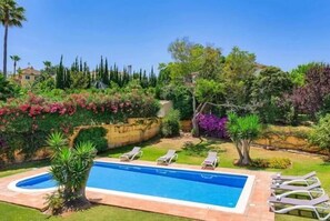Outdoor pool - Beautiful Villa set in a quiet cul-de-sac close to all amenities (sotogrande)