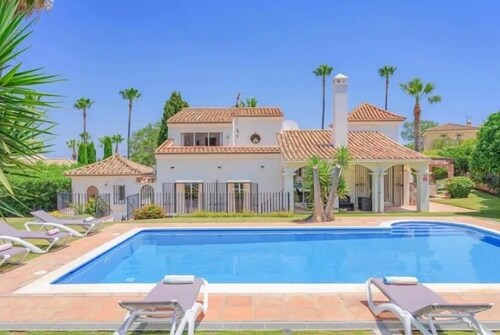 Beautiful Villa set in a quiet cul-de-sac close to all amenities