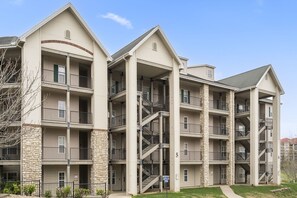 Exterior - 3 Bedroom, 3 Bathroom Walk-in Golf Condo with Covered Patio (Branson)