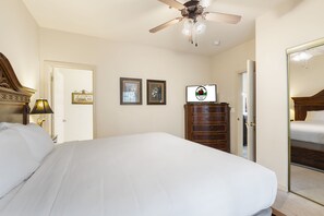3 bedrooms, iron/ironing board, free WiFi, bed sheets - 3 Bedroom, 3 Bathroom Walk-in Golf Condo with Covered Patio (Branson)