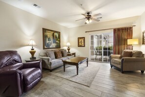 Smart TV - 3 Bedroom, 3 Bathroom Walk-in Golf Condo with Covered Patio (Branson)
