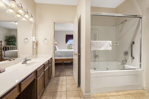 Combined shower/tub, jetted tub, hair dryer, towels - Walk-in 2 King Bedroom, 2 Bath Golf Condo with Covered Patio - Walk out to Pool! (Branson)