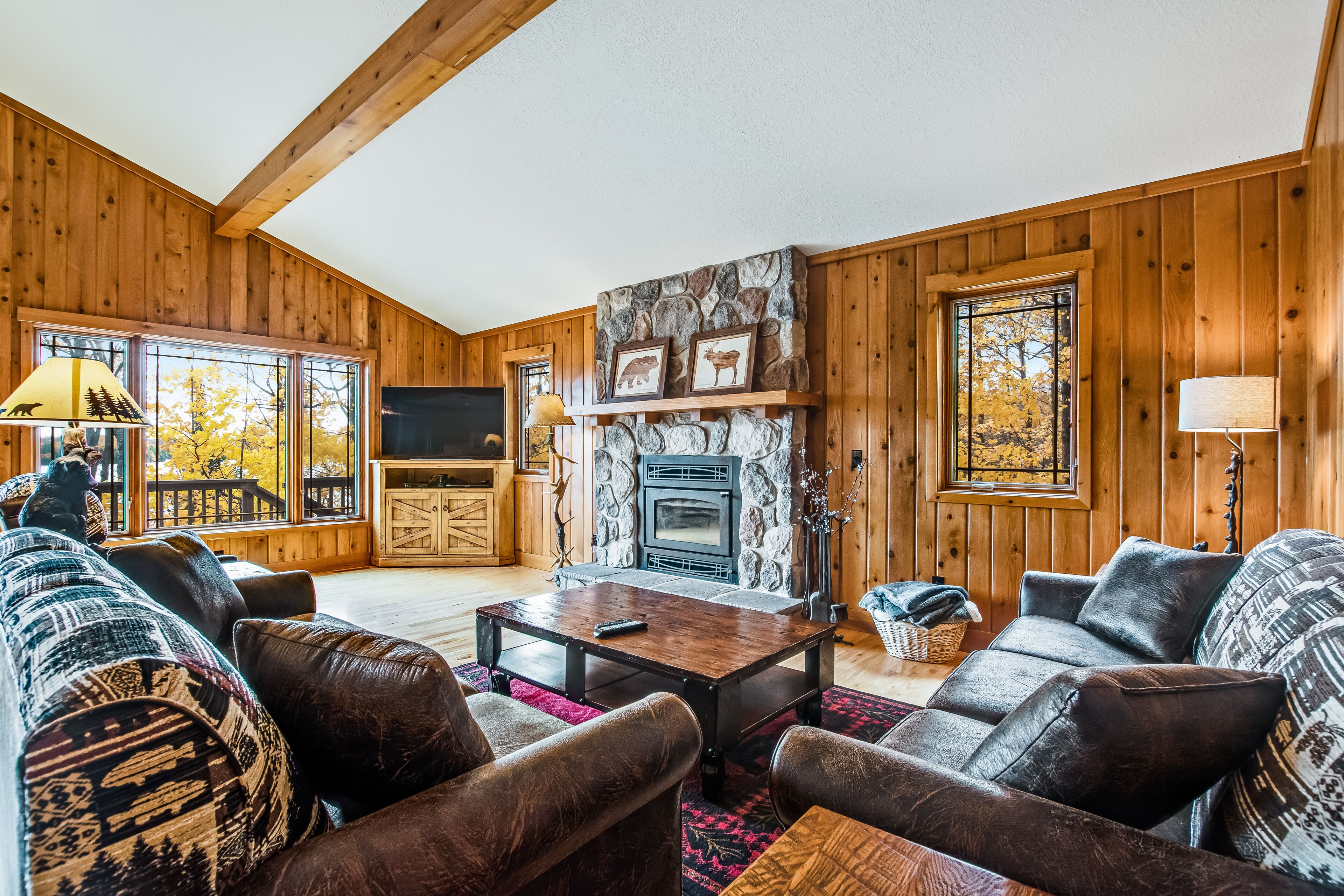 Lakefront, dog-friendly retreat w/ kayaks, canoe, basketball, & beach area!