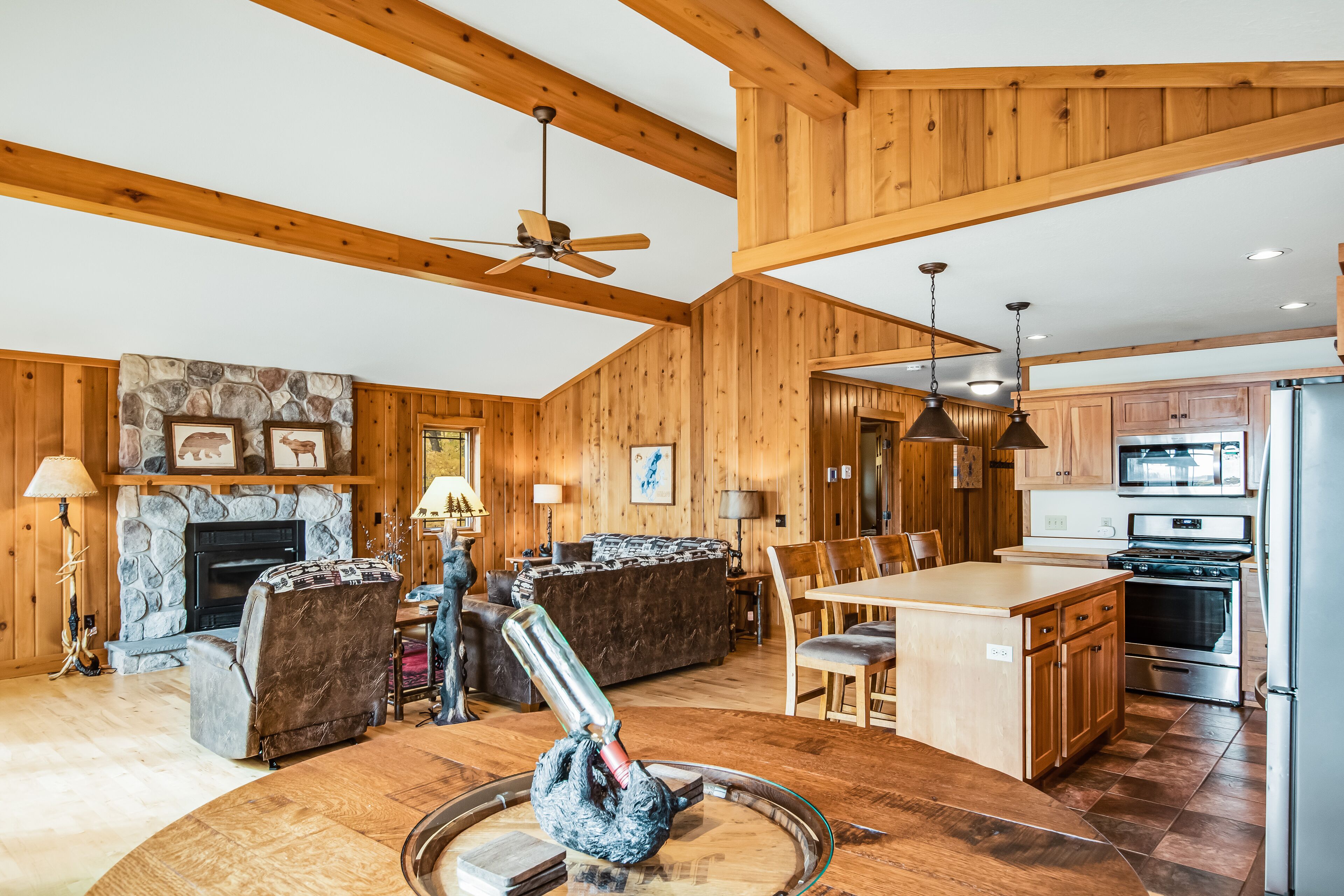 Lakefront, dog-friendly retreat w/ kayaks, canoe, basketball, & beach area!