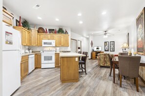 冰箱、微波炉、烤箱、炉灶