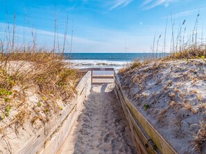 Una spiaggia nelle vicinanze