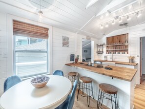 Frigorifero, microonde, lavastoviglie, macchina per tè/caffè