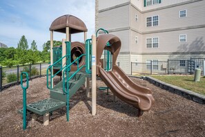 Children’s area - Queen Suite with Kitchenette (Branson)