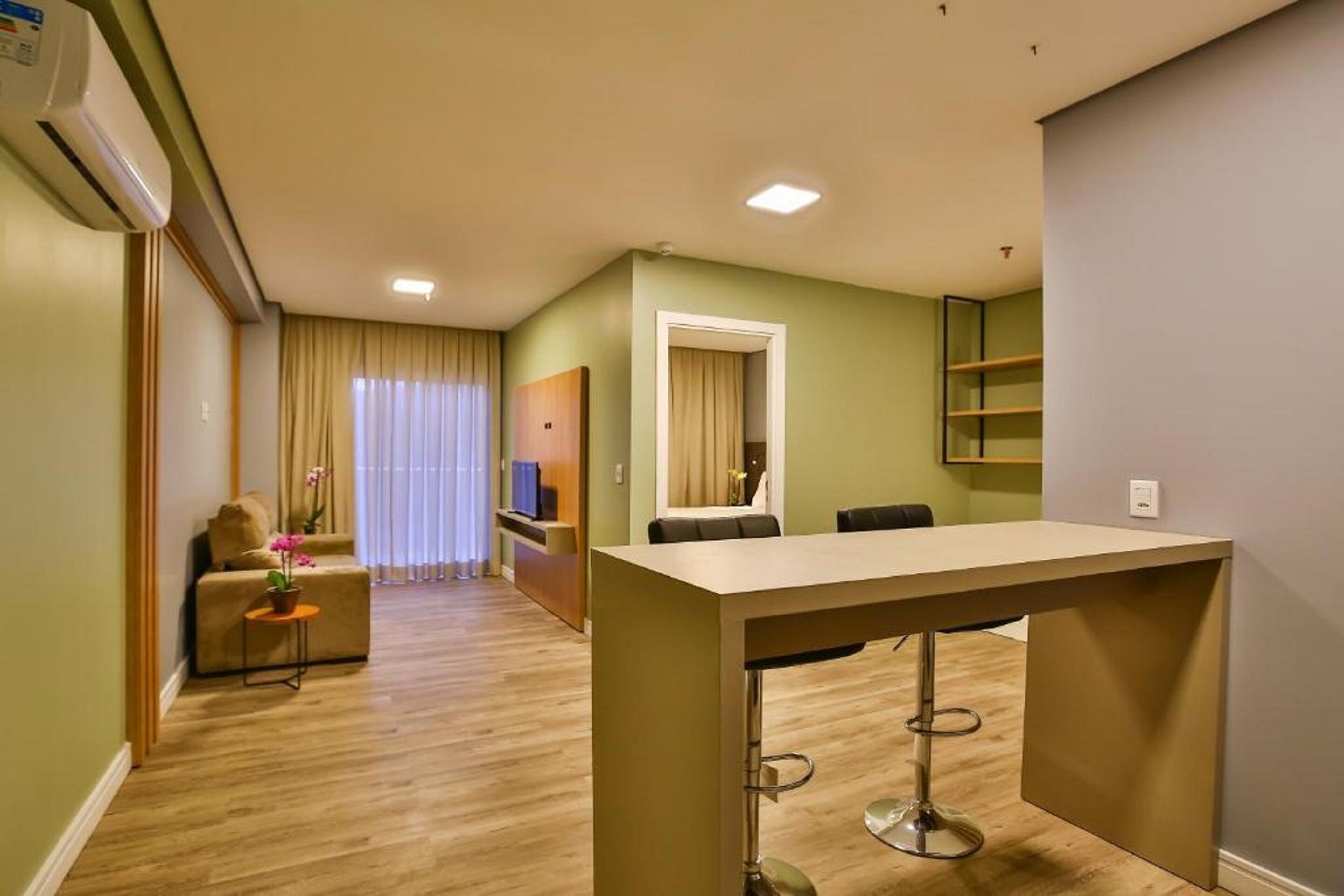suíte premium- vista lago | 1 bedroom, minibar, soundproofing, iron/ironing board