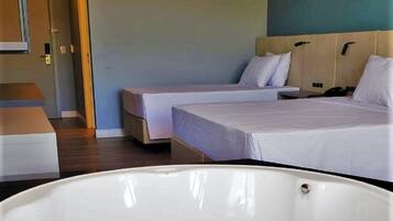 Suíte Premium Triplo | Minibar, soundproofing, iron/ironing board, free WiFi