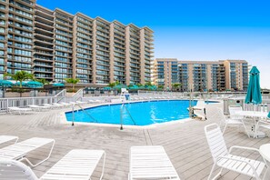 Alberca techada y alberca climatizada